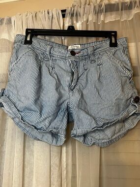 I Love H81 Forever 21 Premium Denim Railroad Stripe Shorts  Woman’s Size 26